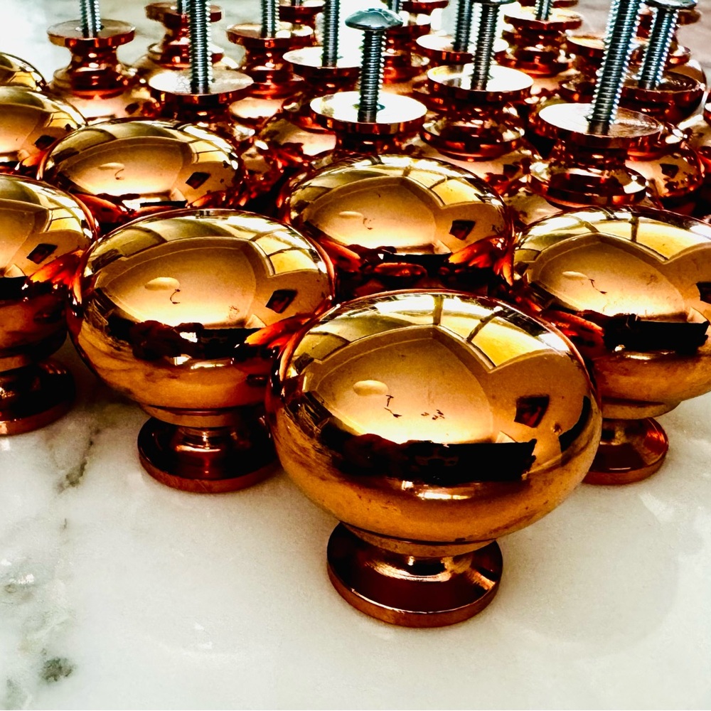 33 RICHELIEU 1 1/4" ROUND COPPER KITCHEN CABINET HARDWARE  KNOBS PULLS  LOT